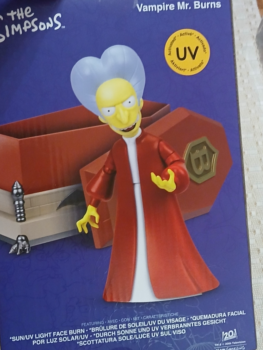 The Simspons - Deluxe Vampire Mr Burns Action Figure In Coffin. New NIB - Picture 9 of 10